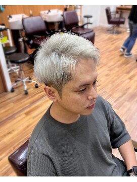 ヘアスタジオ ロメオ(hair studio Romeo) ホワイトシルバーアップバング