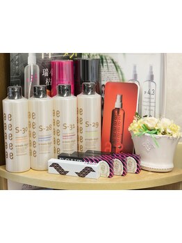 髪に優しいレアラ弱酸性カラー、水分補給させながらのパーマなど、ダメージに悩みの方必見◎