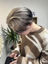 ホワイト(WHITE)&nbsp;エンドカラー　センターパート　デザインヘア