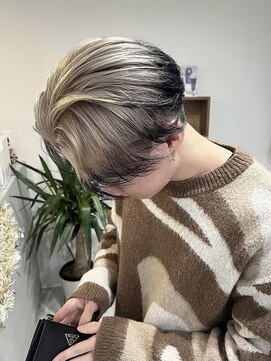 ホワイト(WHITE) エンドカラー センターパート デザインヘア