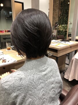 ビースリー ロア 艶感ボブ