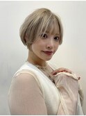 ハイトーンショート 丸み 似合わせ 耳かけ ブリーチ ブロンド