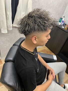 ティーズ アカサカ(T's AKASAKA) スキンフェード　ツイストパーマ　メッシュキャップ