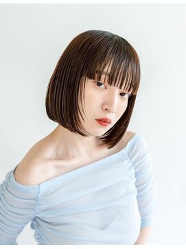 ココ 鷹匠(COCO) 艶のある、内巻きボブスタイル