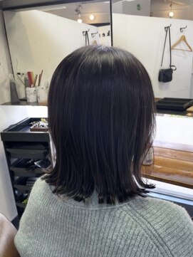 カミケン 方木田店(kamiken.) 簡単スタイリング外ハネ切りっぱなしボブ【カミケン方木田店】
