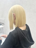 ロンド レア 天神大名店(Lond Le’a)&nbsp;髪質改善イメチェン外ハネホワイトブロンド美髪ハイトーンボブ