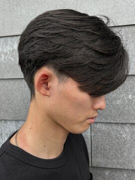 ヒュイル バイ ニアウ(Hwyl by Niau) メンズマッシュセンターパートスパイラルパーマニュアンスパーマ