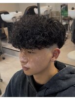 イーラ アメ村店(era)&nbsp;スペインカール　ツイストスパイラル眉カットメンズパーマ