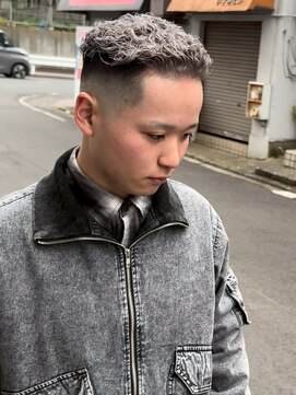 一鳳庵　【イオアン】 フェザーアップ　バーバー　コテパーマ　サイドパート　フェード