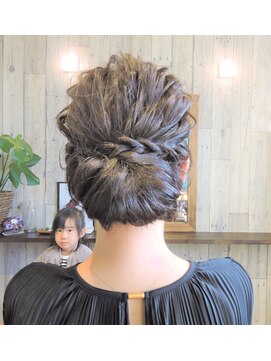 アン リノ(Un Lino) ダウンスタイルのヘアアレンジ
