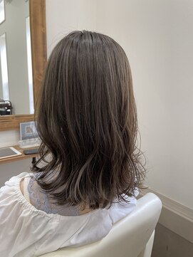 ジジ チーク 栃木(Gigi cheek) ・透明感抜群オリーブベージュ