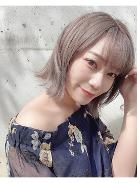 シュウ(shu) ミルクティーグレージュ