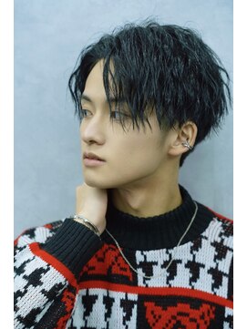 クロムトウキョウ ザ バーバー 新宿本店(CHROM TOKYO the Barber) センターパートツイストスパイラルパーマ　新宿/メンズパーマ