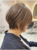 ショートボブハイトーンカラーミルクティーベージュケアブリーチ