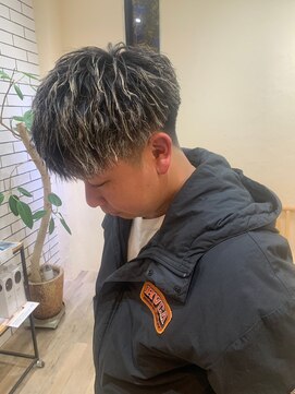 シフト(SHEEFT) 波巻きパーマ ハイライト ツイストスパイラル刈り上げヘアセット