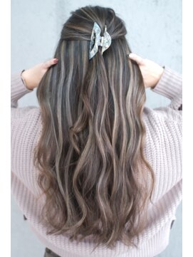 マリアナ(Mariana) ハイライトショートヘアレイヤーカットダブルカラー