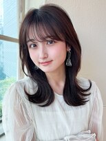 2wayバングでイメチェン！顔まわりレイヤーくびれヘアが人気◎