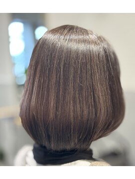 白髪を“隠す”から“活かす”へ。