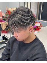 テンバイリップスヘアー(TEN by LIPPS hair)&nbsp;ホワイトシルバーグレーバレイヤージュセンターパート