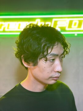 グリーディーフォックス 代々木(Greedy FOX) コンマヘア/センタ-パ-ト/ツイストスパイラル/スキンフェード