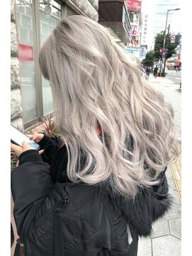 リア 大阪梅田(Ria) ～シルバーアッシュ　～【Ria 大阪 梅田】