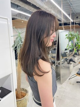 ソラ タビ(SORA tabi) 透け感オリーブグレージュ/レイヤーカット