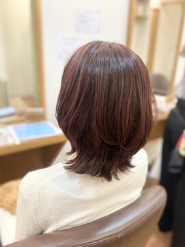 フリージア(freesia) 30代40代50代/ウルフカット/ミディアムヘア/艶髪