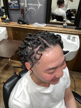 チルチェア 高円寺店south area.(CHILL CHAIR) ツイストスパイラルパーマ <理容室> <高円寺> 〈バーバー〉