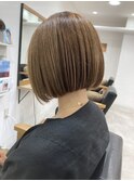 あごライン切りっぱなしボブ×ミルクティーカラー