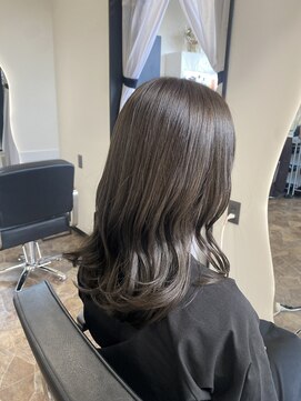 ロア 熊本(LOA) 艶のある透明感カラー