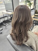 エミタス 柳通り(Emitas.) 和歌山市で赤みを抑えるヘーゼルベージュ
