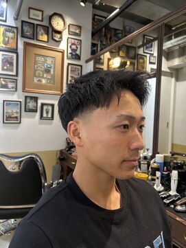 カムレイド フォー ライフ(COMRADE 4 LIFE) さりげなくお洒落な刈り上げスタイル 担当 西村