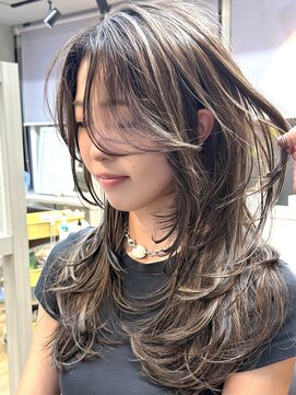 フォート(FORT) 夏に合わせる海外ハイライト×バタフライレイヤーカット