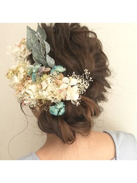 ノル(nol.) [toshi'sアレンジ]華やかルーズシニヨンアレンジ