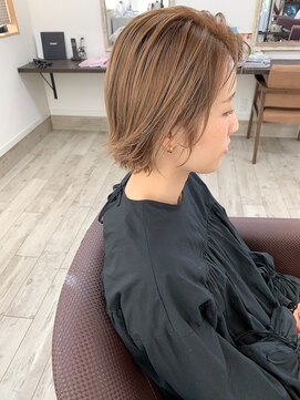 ヘアー アトリエ アンジー(Hair Atelier Angee) ミルクティーカラーのショートスタイル