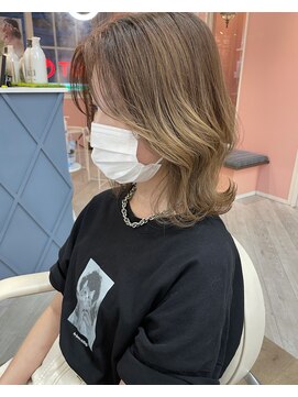 フィガロ ウメダ(FIGARO UMEDA) 【FIGARO　umeda】ミディアムレイヤーシナモンベージュ