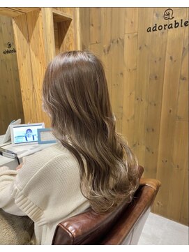 アドラーブル 駅南店(adorable) 【ヨシンモリ】【やわらかベージュ】【10代20代】