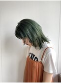 オリーブグリーン