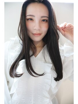 アールイー(Re) センター分けストレートロング