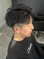 ヒュイル バイ ニアウ(Hwyl by Niau) メンズセンターパートパーマニュアンスパーマスパイラルパーマ