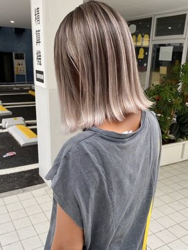 ヌエン 渋谷(NU/EN) 夏のトレンド外国人風バレイヤージュとホワイトベージュのボブ