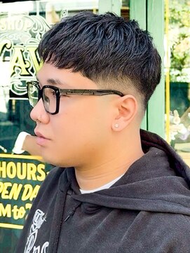 プロショップウェーブ セカンド(PRO SHOP WAVE II) スペインカール/テーパーフェード/メンズパーマ/フェザーパーマ