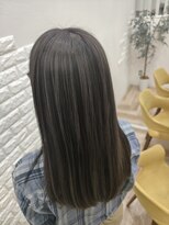 ビューティーマルシェ ミンナノ ららぽーと愛知東郷店&nbsp;グレー系白髪ぼかしアンブレラカラー