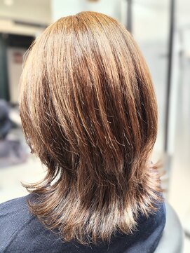 ヘアースタジオ ジェイワン(hair studio J ONE) 40代50代60代/ミディアムレイヤー/白髪ぼかし/ハイライト/外ハネ