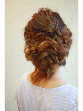 トヌコア ルア 下北沢店(TONUKOA RUA) 【Tonukoa Rua】おっきなコサージュ風編み込みアレンジ☆