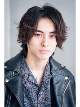 メーヴェ(Mowen) mowen 南堀江　メンズ　ウルフ　センターパート　メンズパーマ