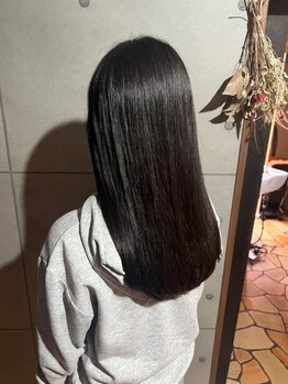 アシリ(asir)の写真/うねり広がり癖も柔らか美髪矯正。真っすぐ過ぎない柔らかな質感のナチュラルストレートをご体感ください♪
