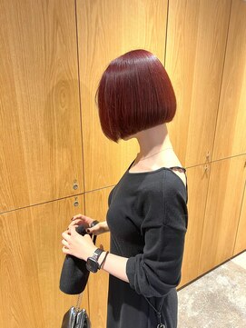 ヌー 栄(nuu) 赤髪艶カラー×ボブ