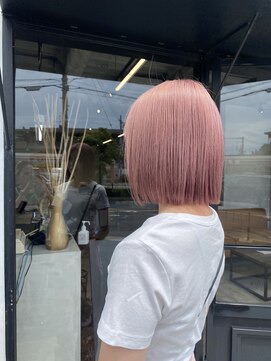 フラネ(Flaner) ピンクベージュ　ケアブリーチ　ボブ　篠原恵里奈