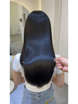 エラ(Ella) 美髪矯正で叶える鏡のような艶ストレート